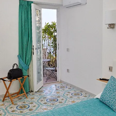 Malafemmena Konukevi Capri
