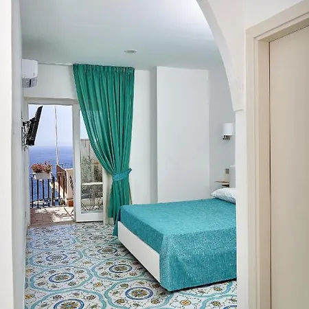 Malafemmena Konukevi