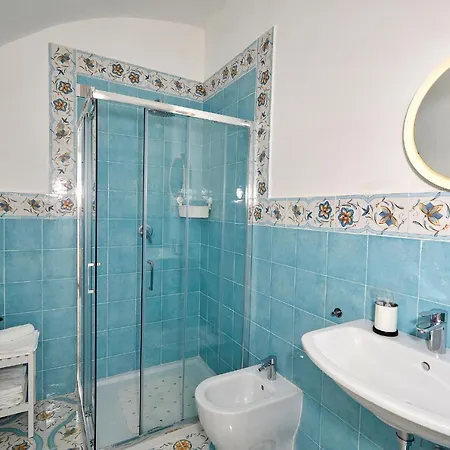 Konukevi Malafemmena Capri