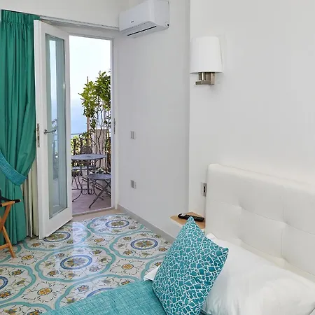 Malafemmena Konukevi Capri